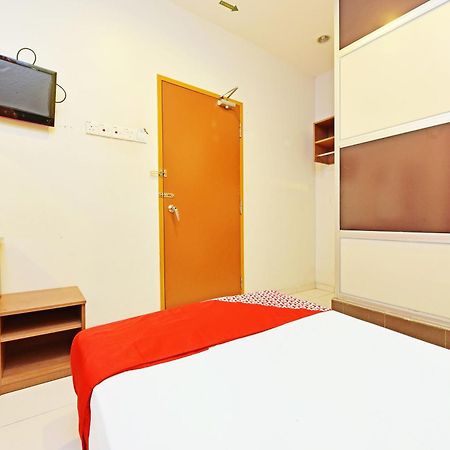 OYO 582 Hotel Walk Inn Kampong Pasir Puteh  Exterior foto