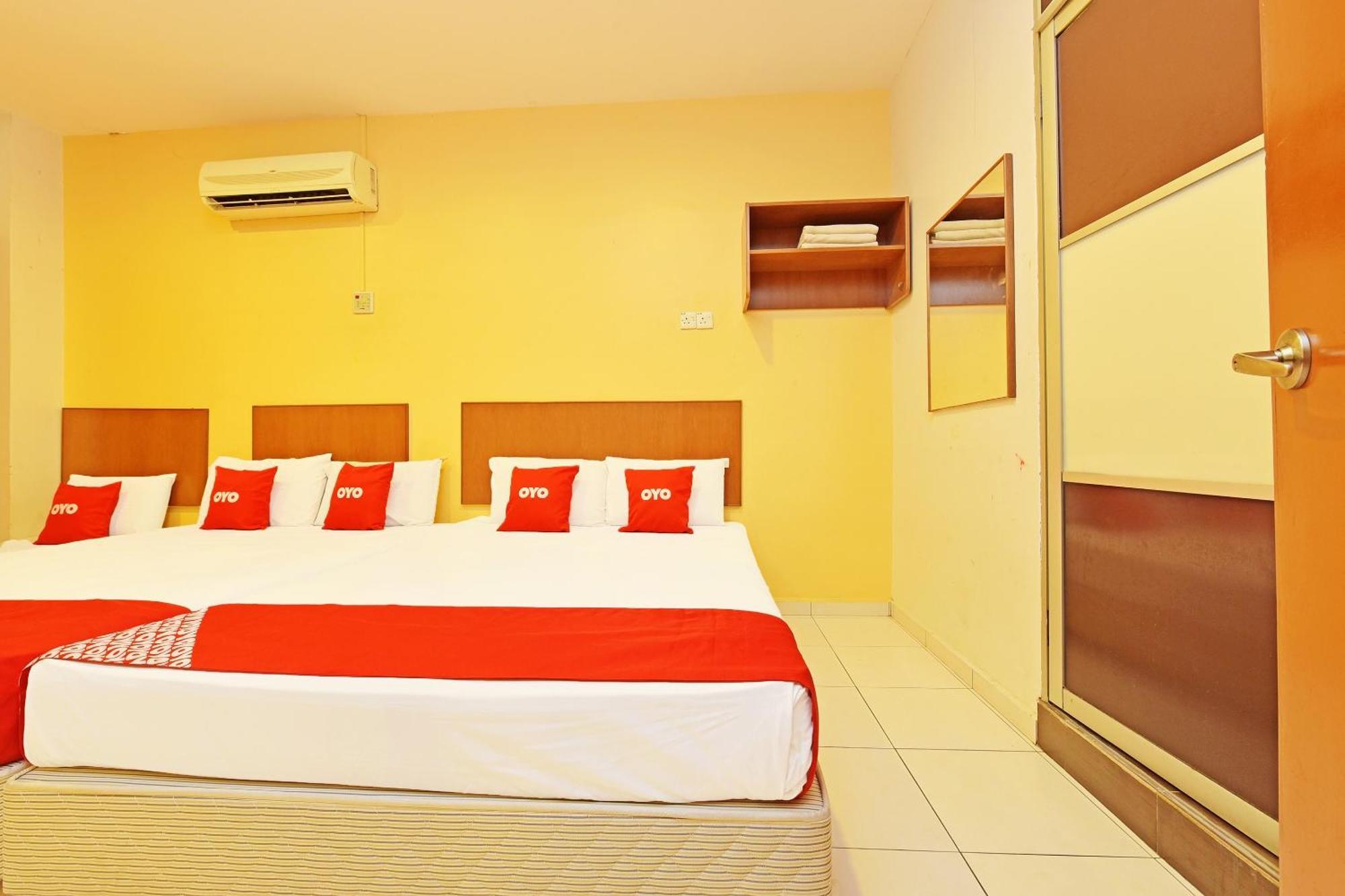 OYO 582 Hotel Walk Inn Kampong Pasir Puteh  Exterior foto