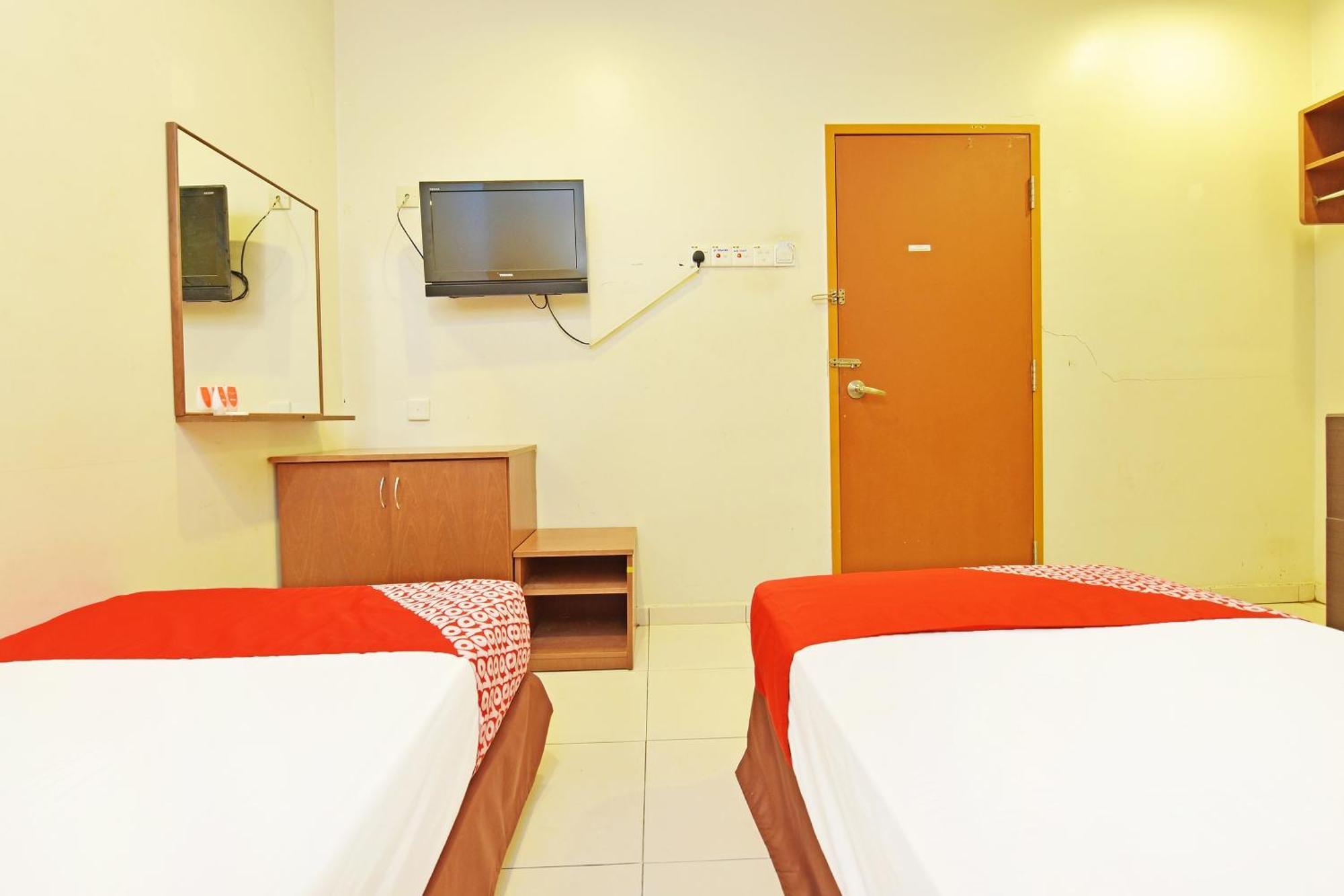OYO 582 Hotel Walk Inn Kampong Pasir Puteh  Exterior foto