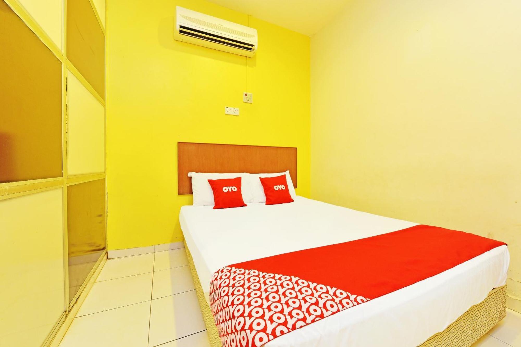 OYO 582 Hotel Walk Inn Kampong Pasir Puteh  Exterior foto