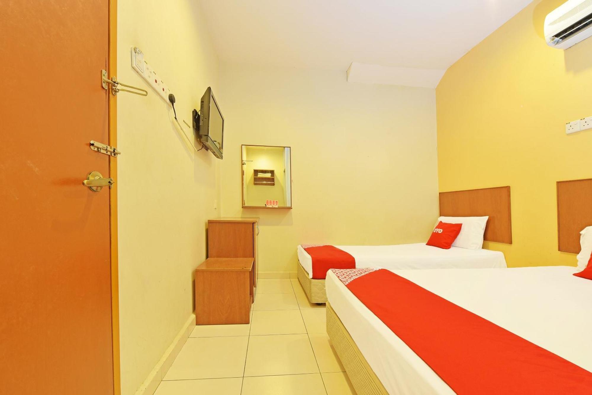 OYO 582 Hotel Walk Inn Kampong Pasir Puteh  Exterior foto