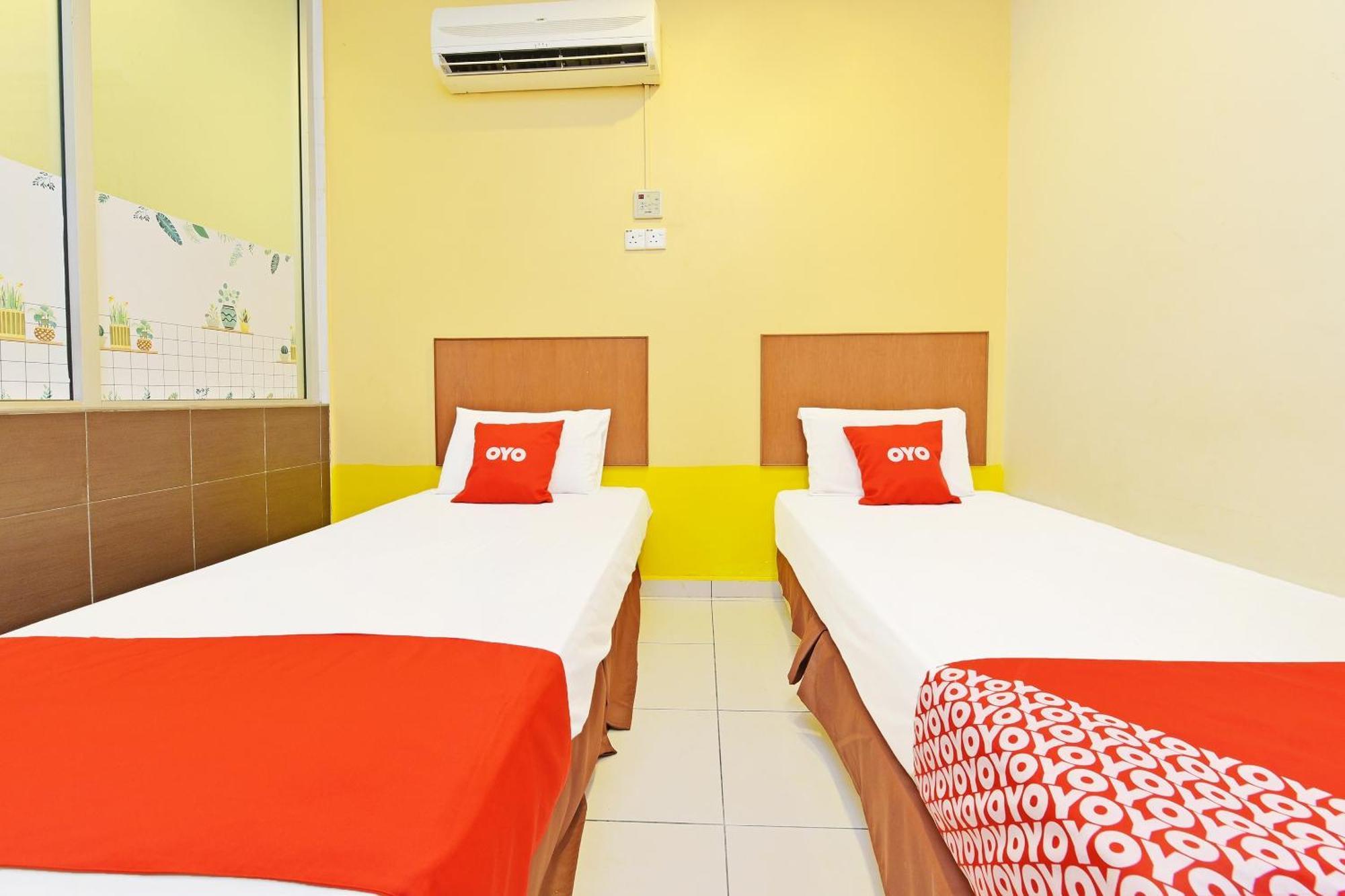 OYO 582 Hotel Walk Inn Kampong Pasir Puteh  Exterior foto