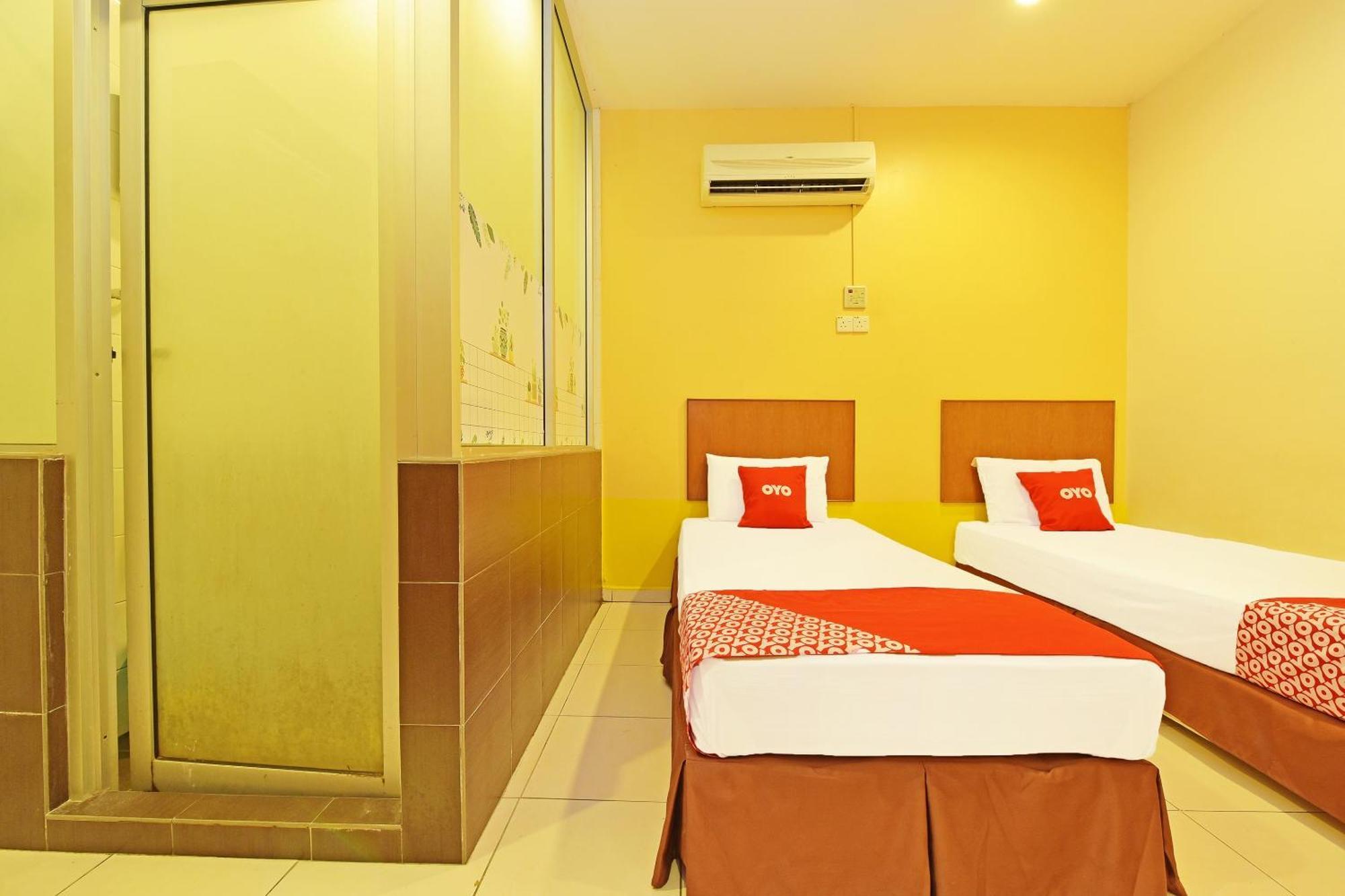 OYO 582 Hotel Walk Inn Kampong Pasir Puteh  Exterior foto